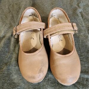 Capezio size 10 tan tap shoes